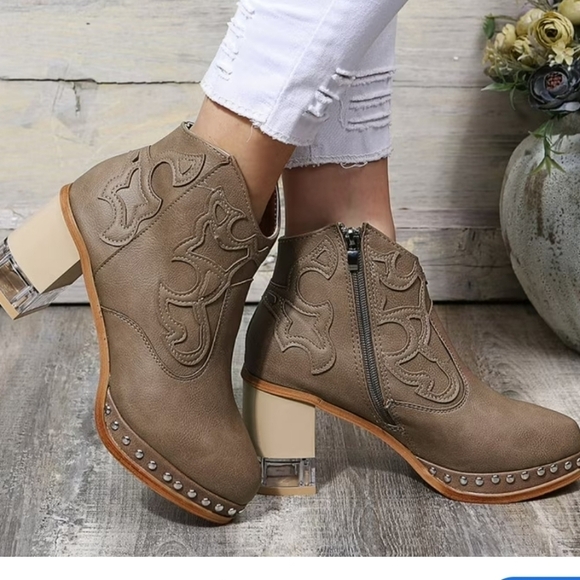 Fashion boots.  Cowgirl high heel. Clogs ankle boots. NWOT. Embroidery sz43 - Picture 1 of 9